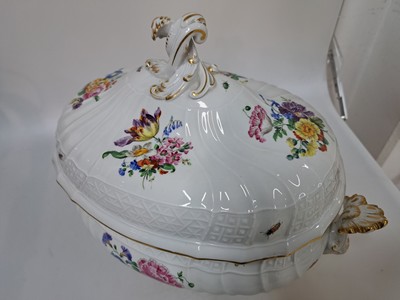 27055059e - Große Deckelterrine, Meissen, Pfeifferzeit, 2. Wahl, Porzellan, farbig- und ...
