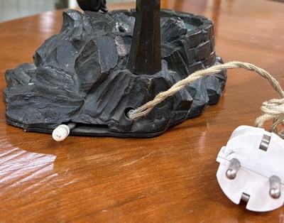 27055069h - Tischlampe, Frankreich, Degue, 20er Jahre, Fuß in Form eines Brunnens, Metall mit ...