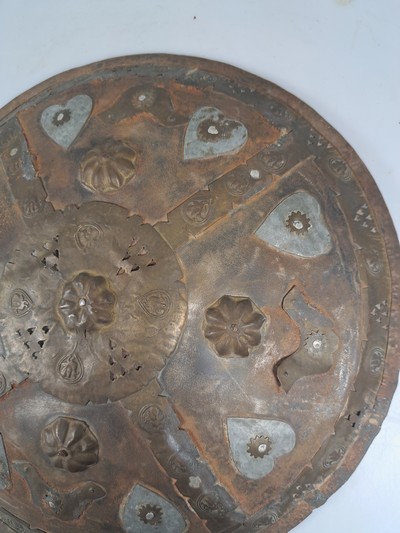 27055095d - Säbel/Shamshir und kleiner Rundschild, osmanisches Reich, 19. Jahrhundert, Holzgriff, ...