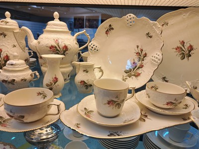 27055098d - Kaffee- und Teeservice für 12 Personen, Rosenthal, Modell Moosrose, elfenbeinfarbenes ...