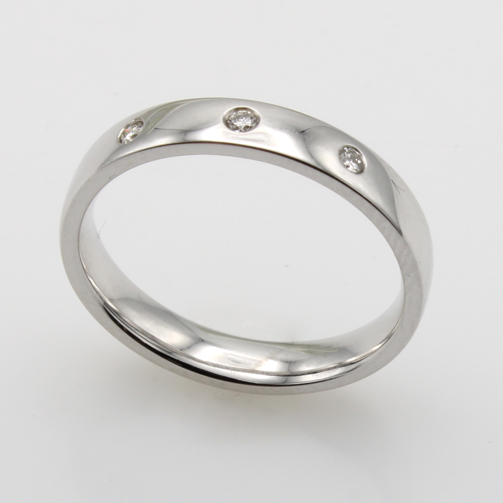 Image 27055108 - Ring mit Brillanten, WG 585/000, 3 Brill. zus. ca. 0.06 ct top-light brown/lupenrein, ...