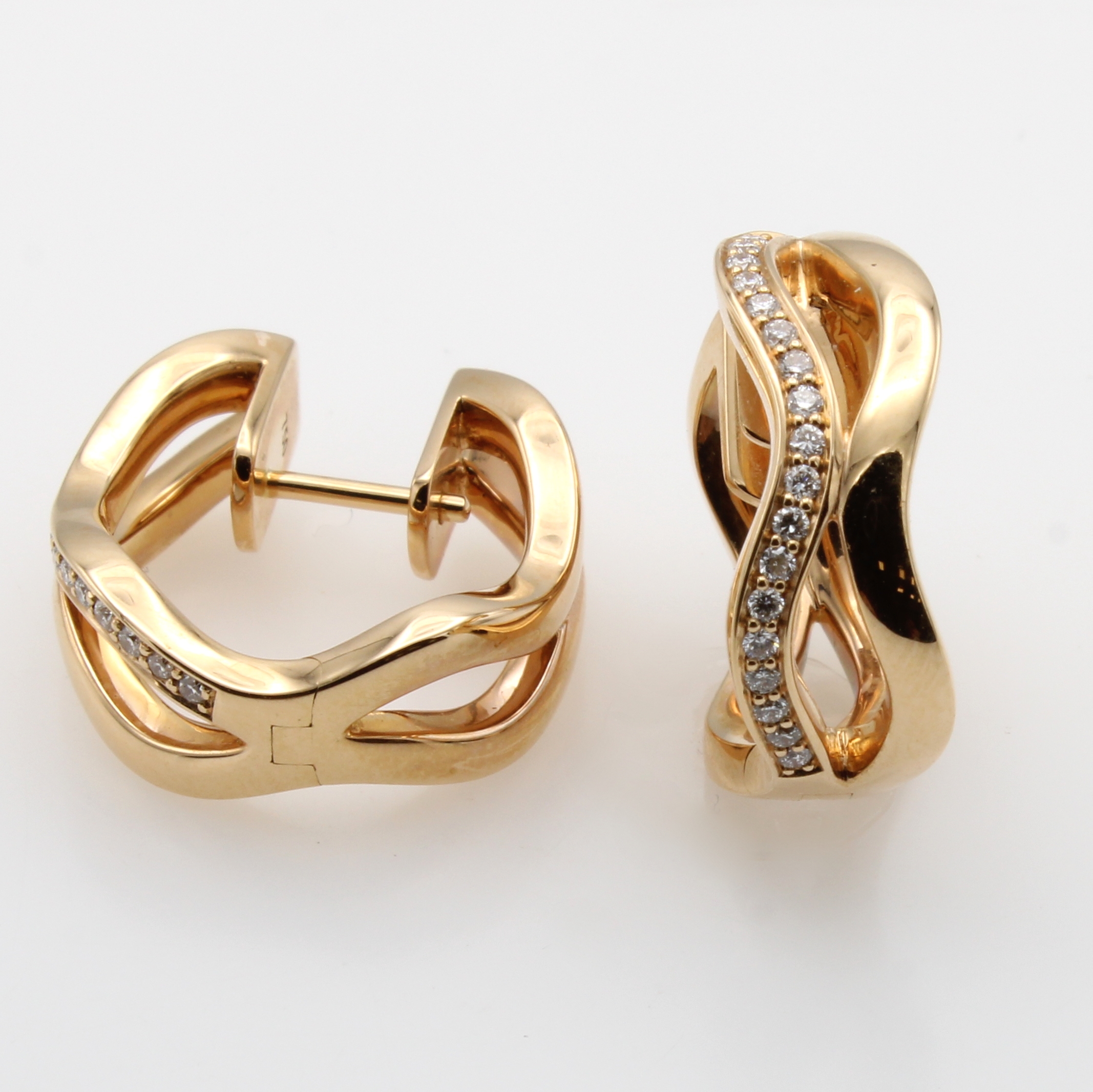 Image 27055123 - Paar Klappcreolen mit Brillanten, RG 750/000, 57 Brill. in Wellenform gef. zus. ca. 0.18 ...