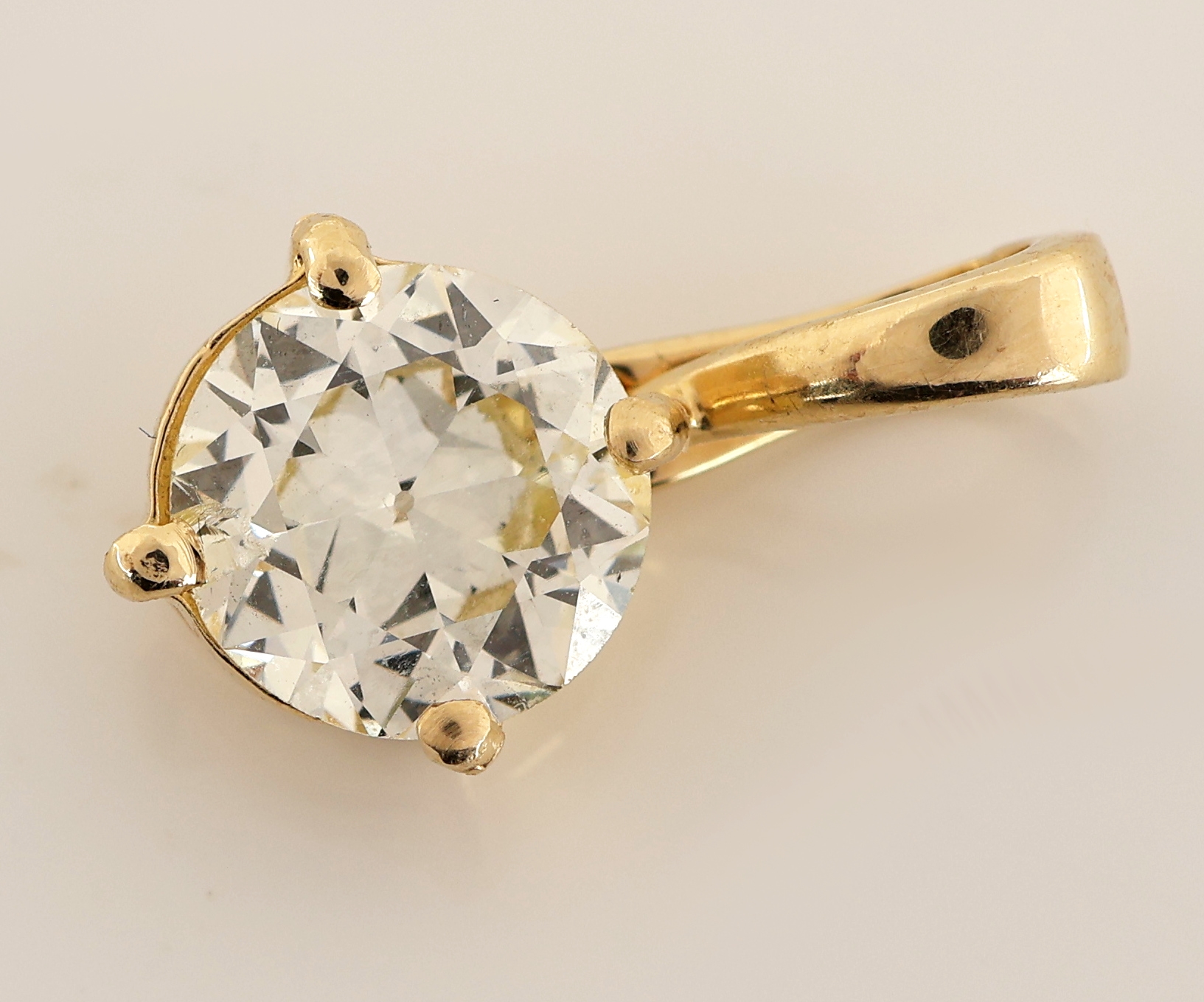 Detail b: 14 kt Gold Diamant-Clipanhänger, GG 585/000, schlicht, Altschliffdiamant ca. 1.41 ct get./si, Stein besch. (Ausbruch an Krappe), ca. 1.1 g