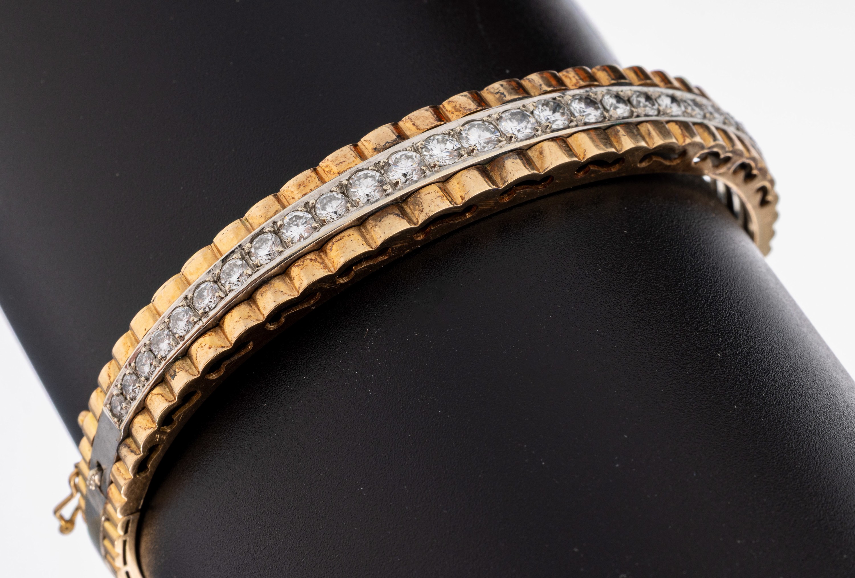 Image 27055166 - 18 kt gold brilliant-bangle , RoseG/WG 750/000, 27 brilliants tapering total approx. ...