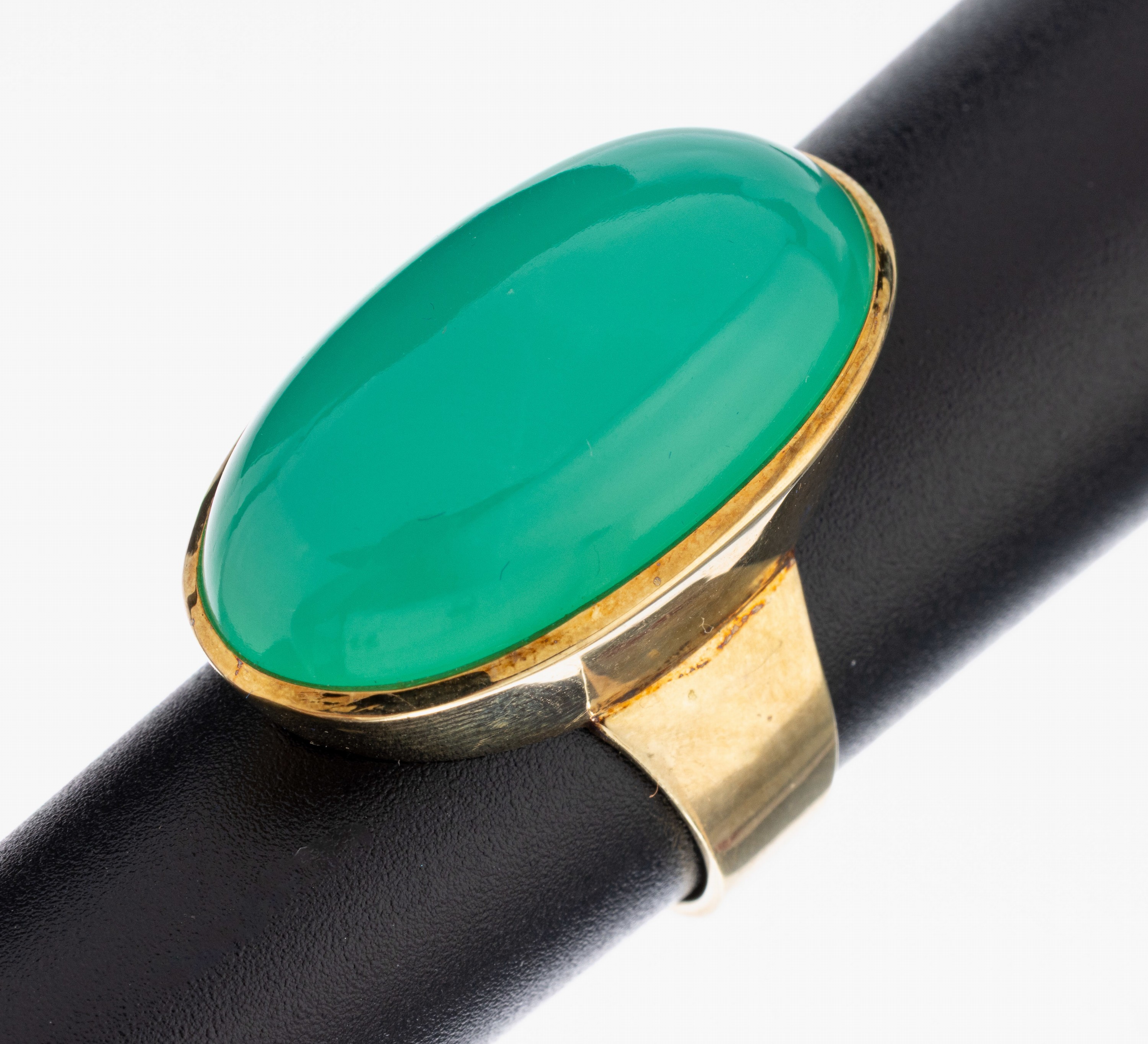 Image 27055181 - 14 kt Gold Chrysopras-Ring, GG 585/000, ovaler Chrysopras Cabochon ca. 24.00 ct, L. ca. ...
