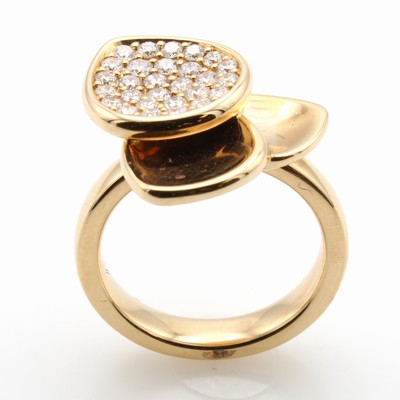 27055115a - Ring mit Brillanten, RG 750/000, 28 Brill. in Tropfenform gef. zus. ca. 0.70 ct ...