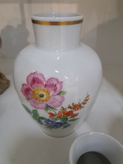 27055120d - 5 Ziervasen mit Blumenmalerei, Meissen, 20.Jh., Porzellan, 2.Wahl: Trichtervase, ...