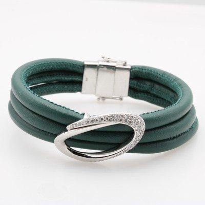 27055137a - 3-reihiges Lederarmband mit Brillanten, WG 750/000, 57 Brill. zus. ca. 0.46 ct Weiß/si, ...