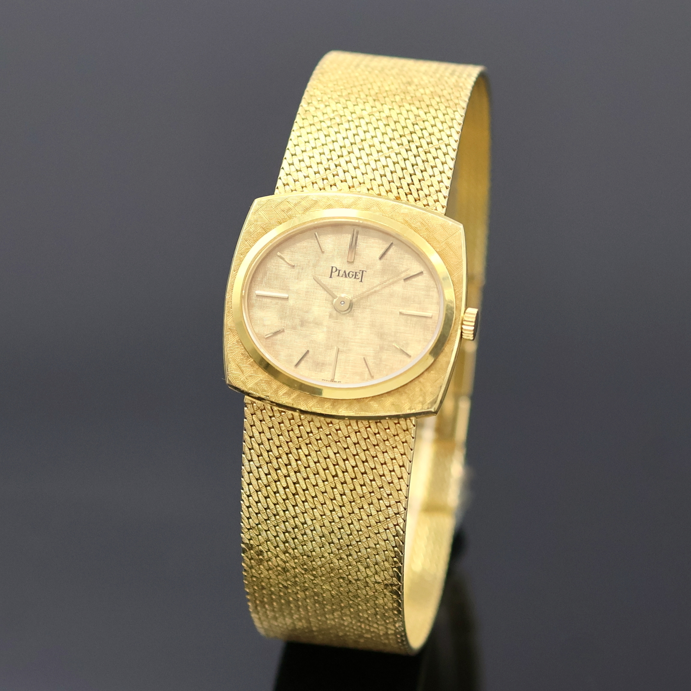 Detail a: PIAGET Damenarmbanduhr in GG 750/000 Referenz 9541 B13, Schweiz um 1965, Handaufzug, verlängertes orig. Milanaiseband, Boden 4-fach verschr., gold. ...