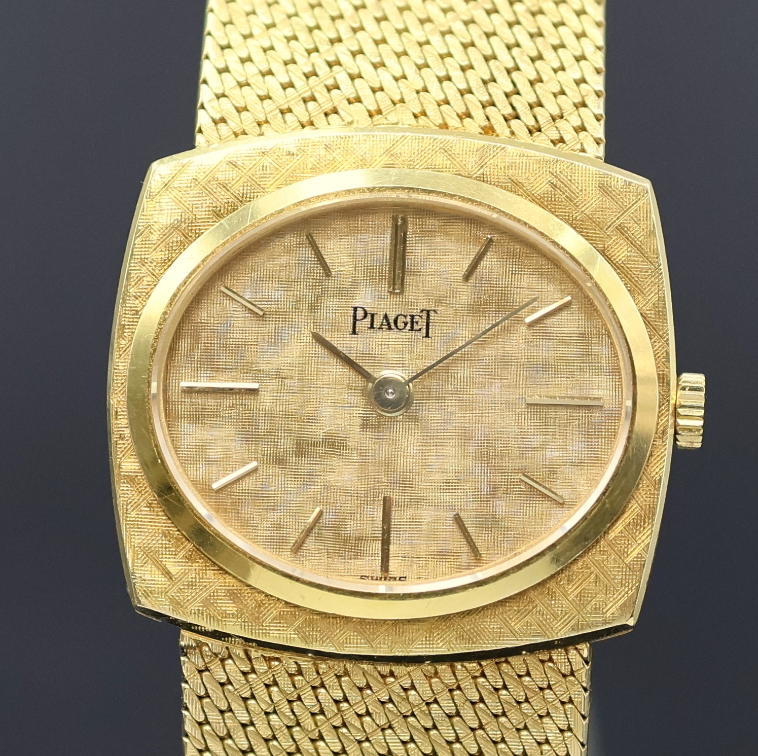 Detail b: PIAGET Damenarmbanduhr in GG 750/000 Referenz 9541 B13, Schweiz um 1965, Handaufzug, verlängertes orig. Milanaiseband, Boden 4-fach verschr., gold. ...