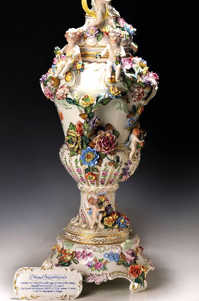 27055457a - Sehr große Prunk-Deckelvase, Sächsische Porzellan-Manufaktur Dresden, Potschappel, nach ...