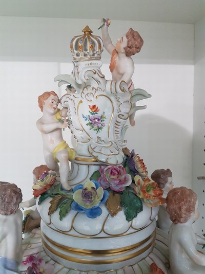 27055457d - Sehr große Prunk-Deckelvase, Sächsische Porzellan-Manufaktur Dresden, Potschappel, nach ...