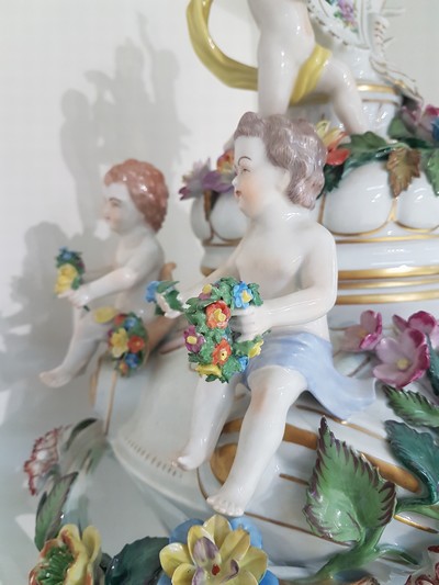 27055457h - Sehr große Prunk-Deckelvase, Sächsische Porzellan-Manufaktur Dresden, Potschappel, nach ...