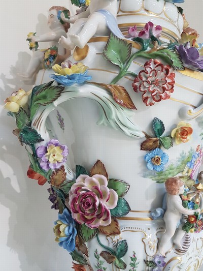 27055457i - Sehr große Prunk-Deckelvase, Sächsische Porzellan-Manufaktur Dresden, Potschappel, nach ...