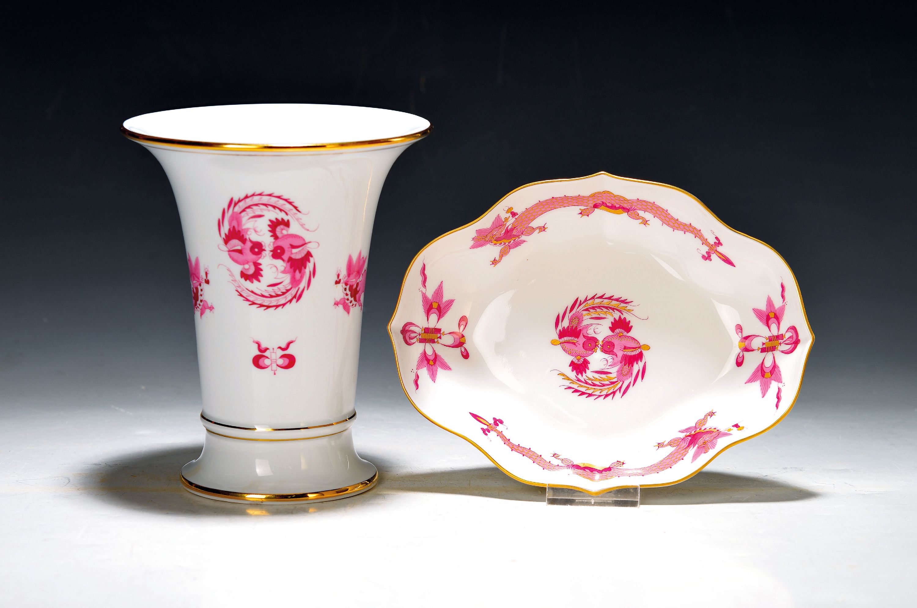 Image 27055977 - Vase und Schale, Meissen, 20. Jh., purpurfarbener Winddrachendekor goldschattiert, Vase ...