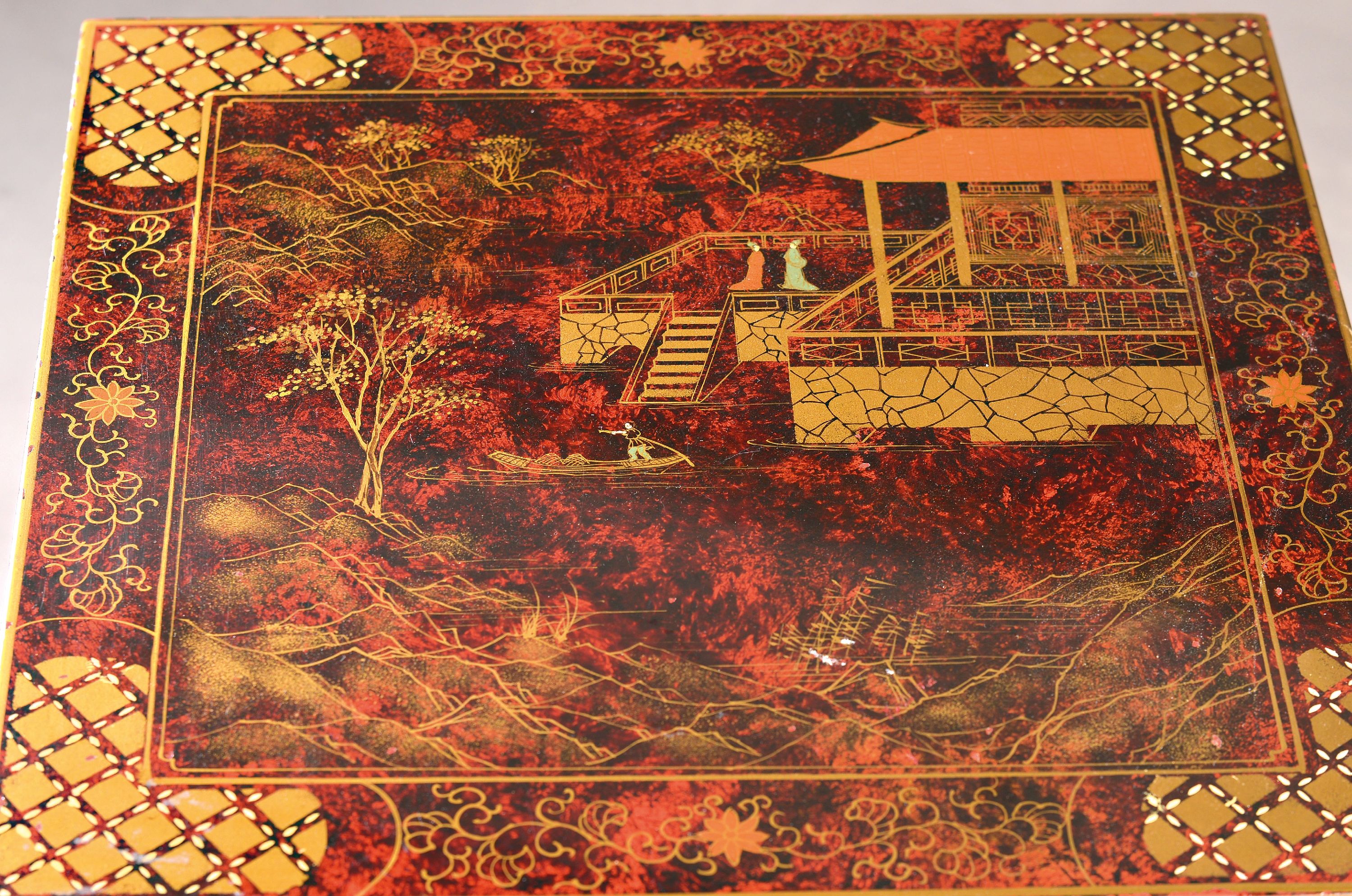 Detail a: Beistelltisch, China, 20. Jh., Holz rot und schwarz lackiert, Platte bemalt mit Landschaft und Personen, ca. 51x51x51cm, EZ 2