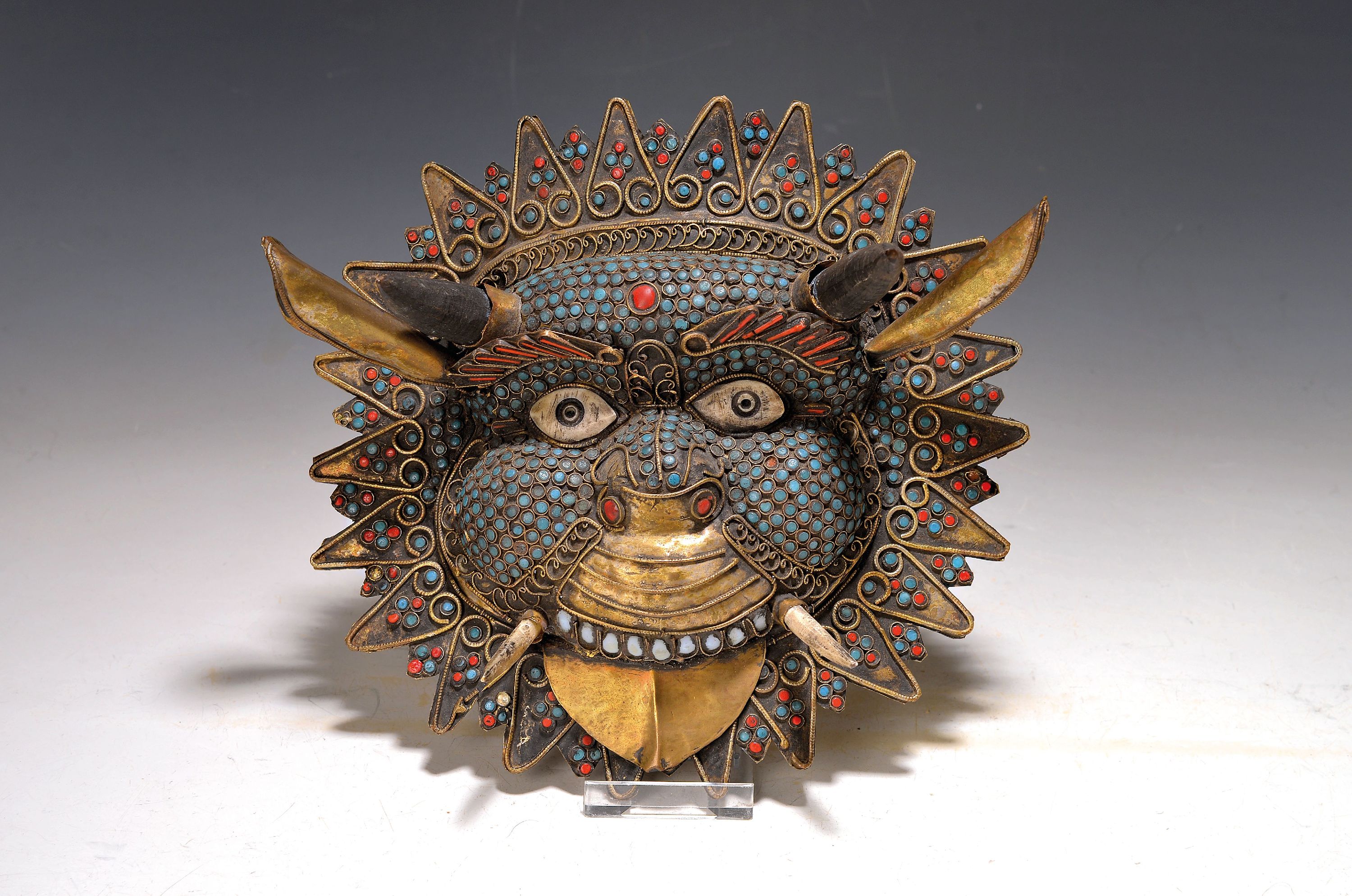 Image 27055985 - Mahakala oder Dämonenmaske, Nepal/Tibet, um 1900, Kupferblech, türkisfarbener und ...