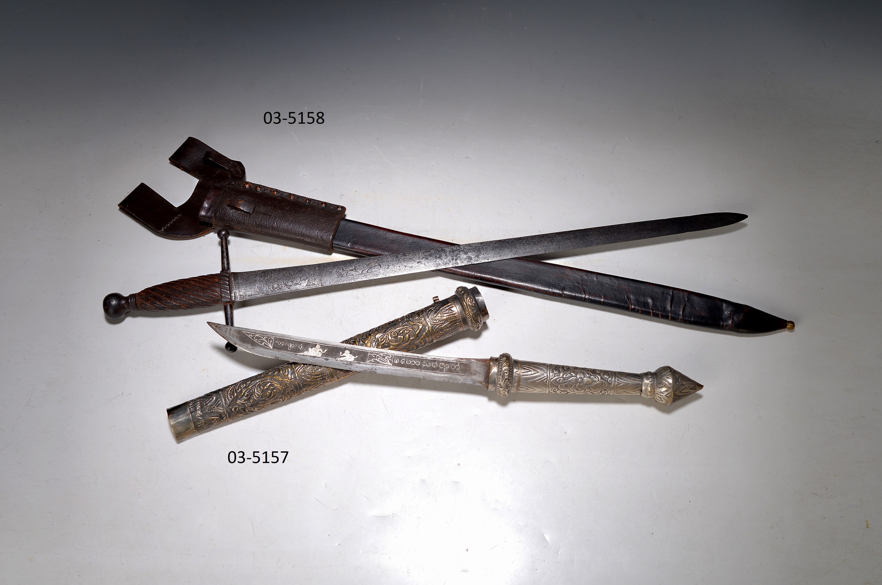 Image 27056010 - Dha, Burma/Myanmar, um 1900, Stahlklinge silbertauschiert, beidseitiger Dekor mit ...