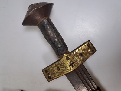 27056005a - Schwert, Tuareg/Fulbe, Nordafrika, 19.Jh., gekehlte Stahlklinge, rostig, Eisen- und ...