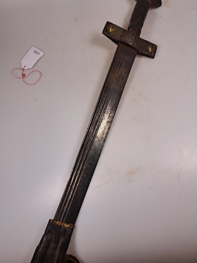 27056005f - Schwert, Tuareg/Fulbe, Nordafrika, 19.Jh., gekehlte Stahlklinge, rostig, Eisen- und ...