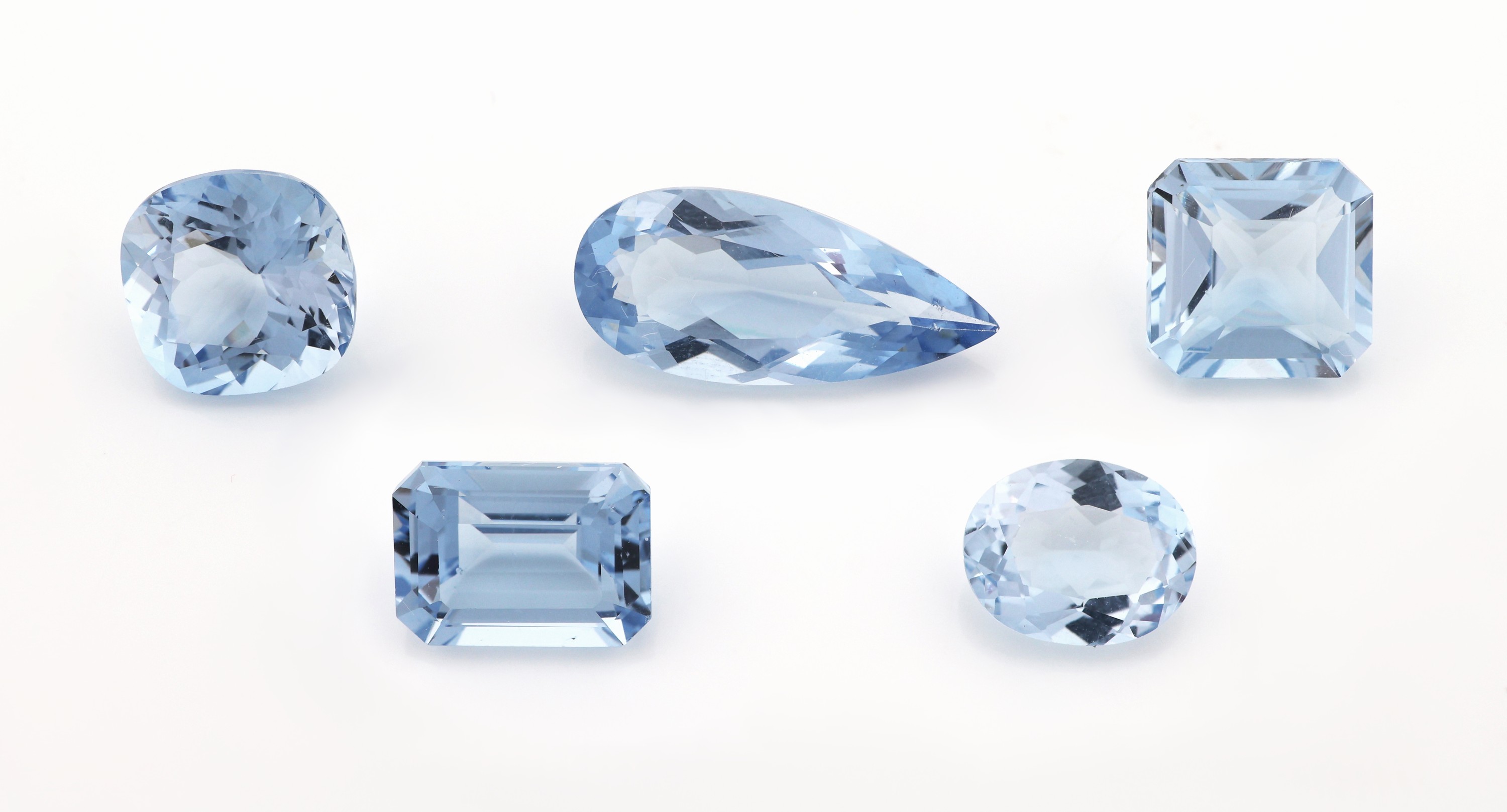 Image 27056584 - Konvolut 5 lose Aquamarine, zus. ca. 14.9 ct, 1 x Cushion Cut 3.4 ct, 1 Octagon ca. 2.7 ...