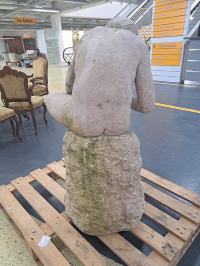 27056607e - Große Skulptur eines Dornausziehers, Wolfgang Schwaiger Henndorf am Wallersee, aus sog. ...