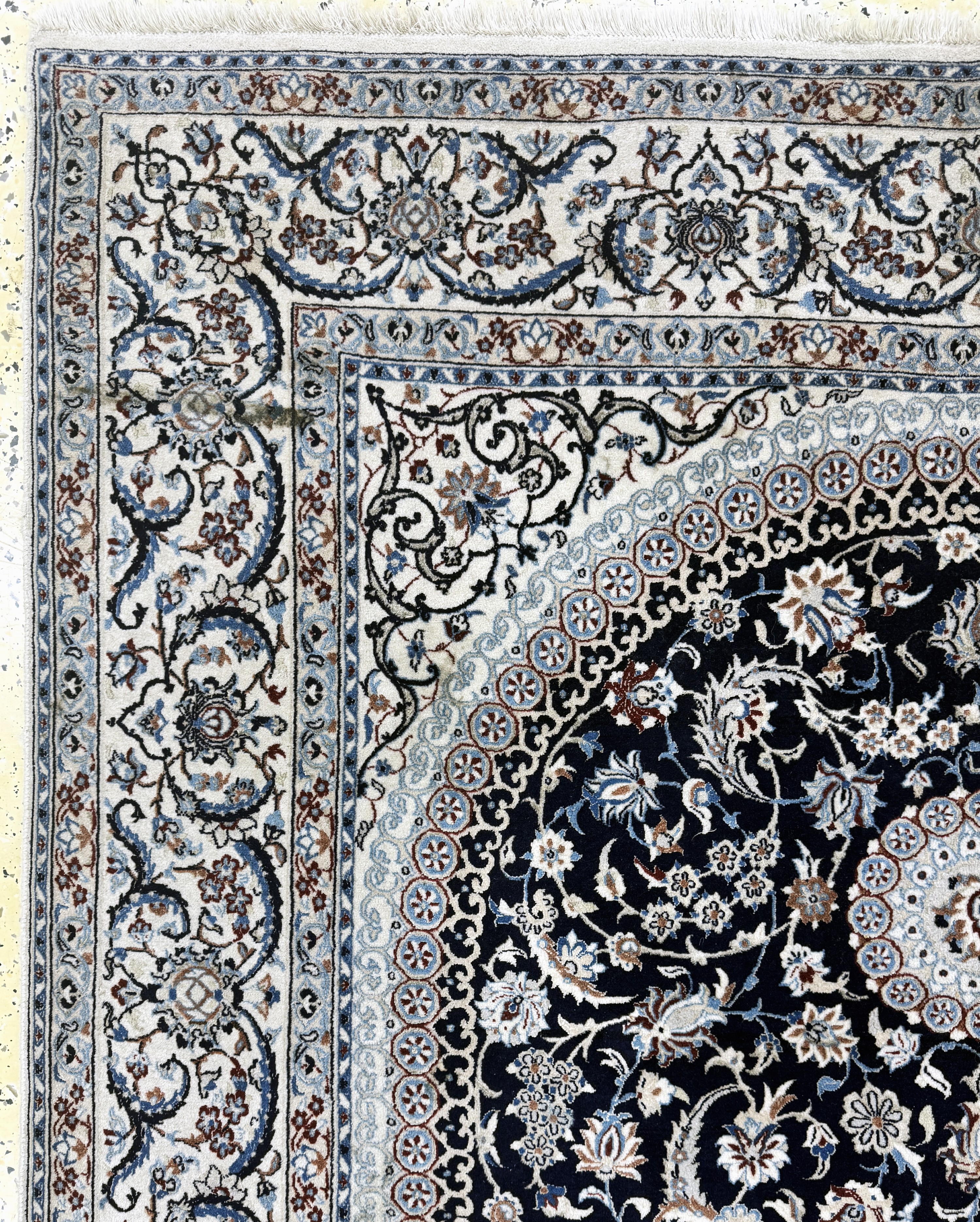 Detail d: Nain fein(6 La), Persien, Ende 20.Jhd, Korkwolle mit Seide, ca. 250 x 155 cm, ca. 1,0Mio. Kn/qm, Reinigungsbedürftig, EHZ: 2