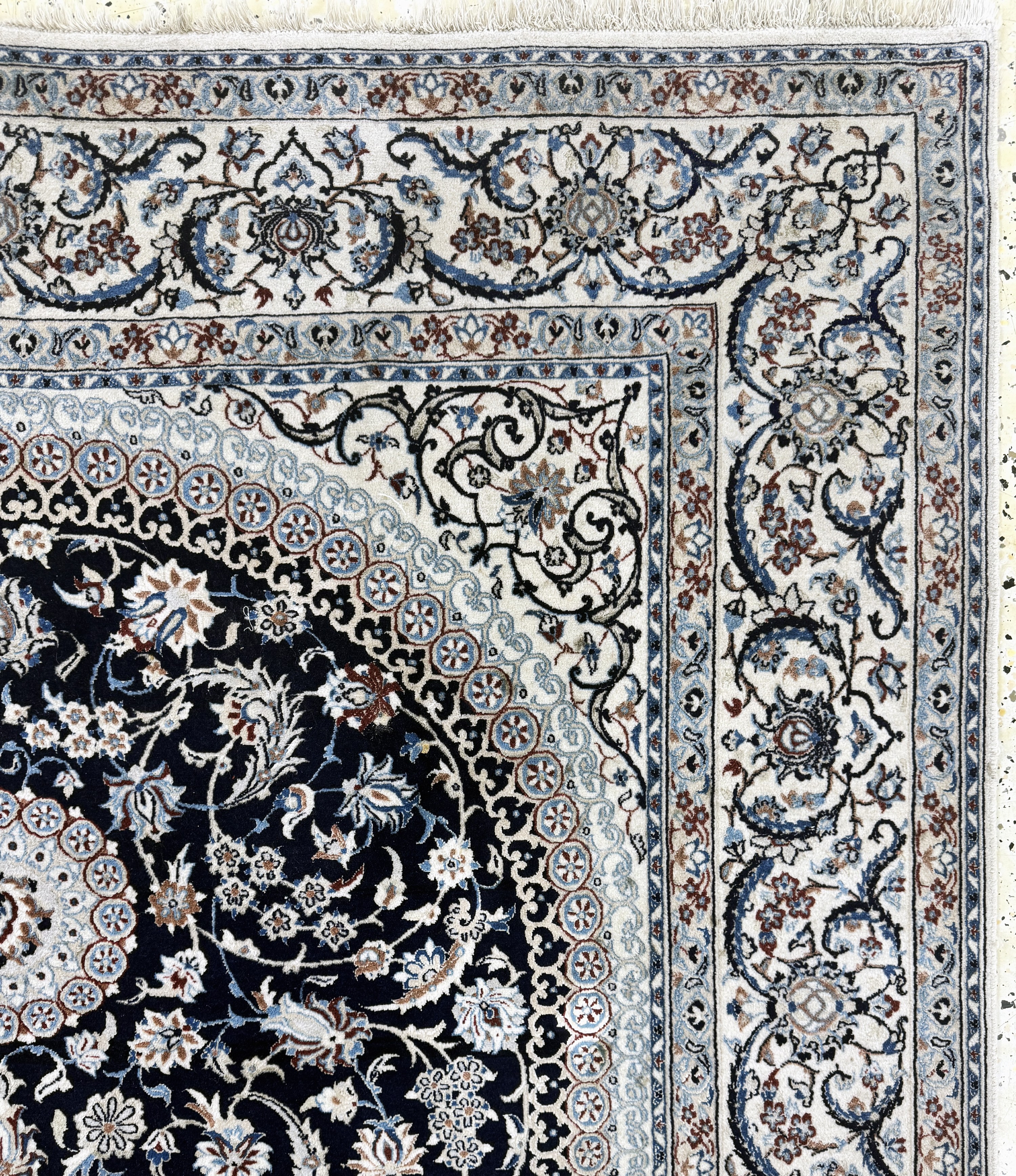 Detail e: Nain fein(6 La), Persien, Ende 20.Jhd, Korkwolle mit Seide, ca. 250 x 155 cm, ca. 1,0Mio. Kn/qm, Reinigungsbedürftig, EHZ: 2