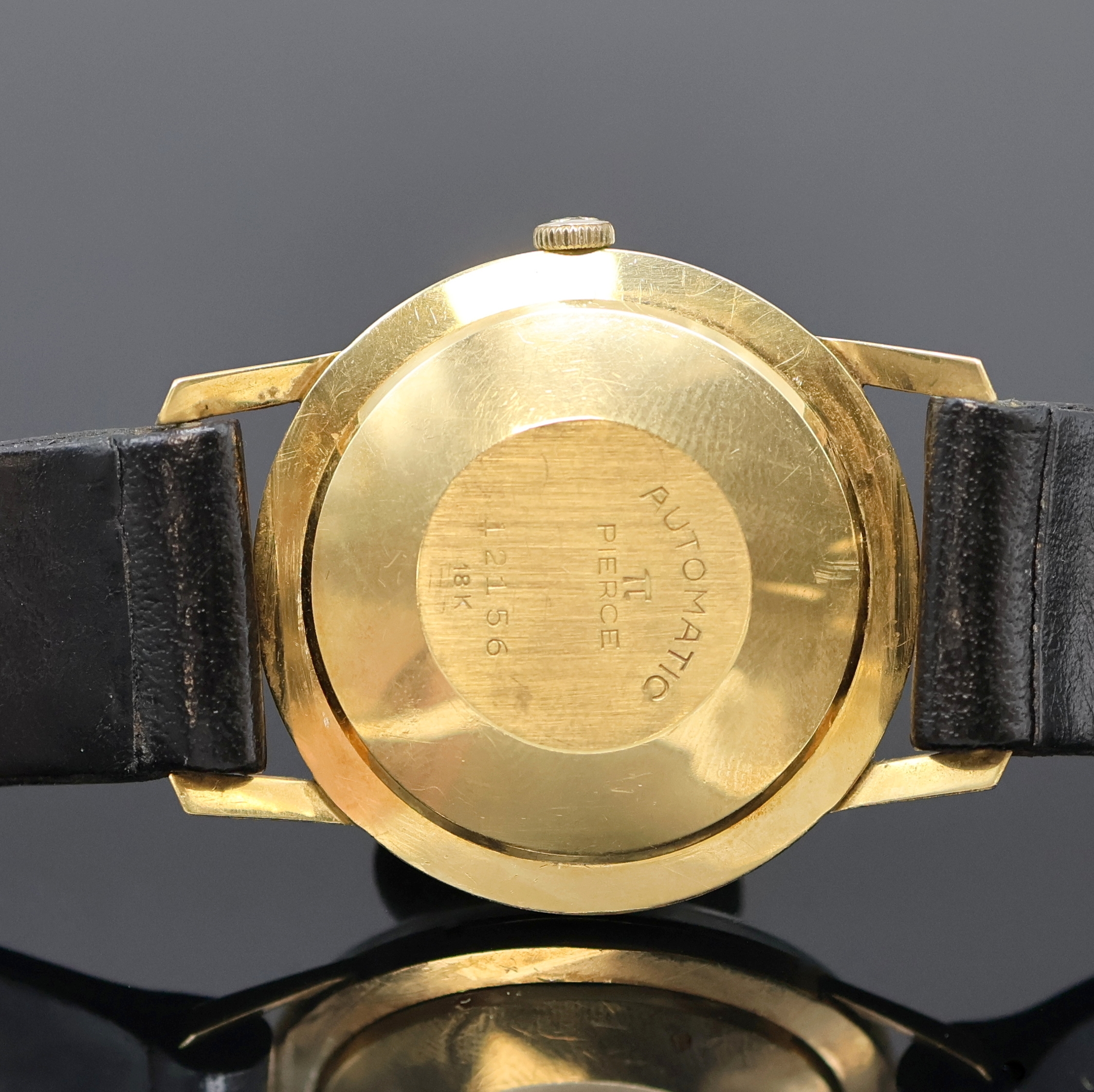 Detail e: PIERCE Herrenarmbanduhr in GG 750/000, Automatik, Schweiz um 1965, 3-teil. Goldgeh., Boden und Glasrand aufgedr., silb. Zifferbl. m. aufgel. Indizes, ...