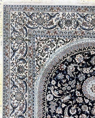 27056711d - Nain fein(6 La), Persien, Ende 20.Jhd, Korkwolle mit Seide, ca. 250 x 155 cm, ca. ...