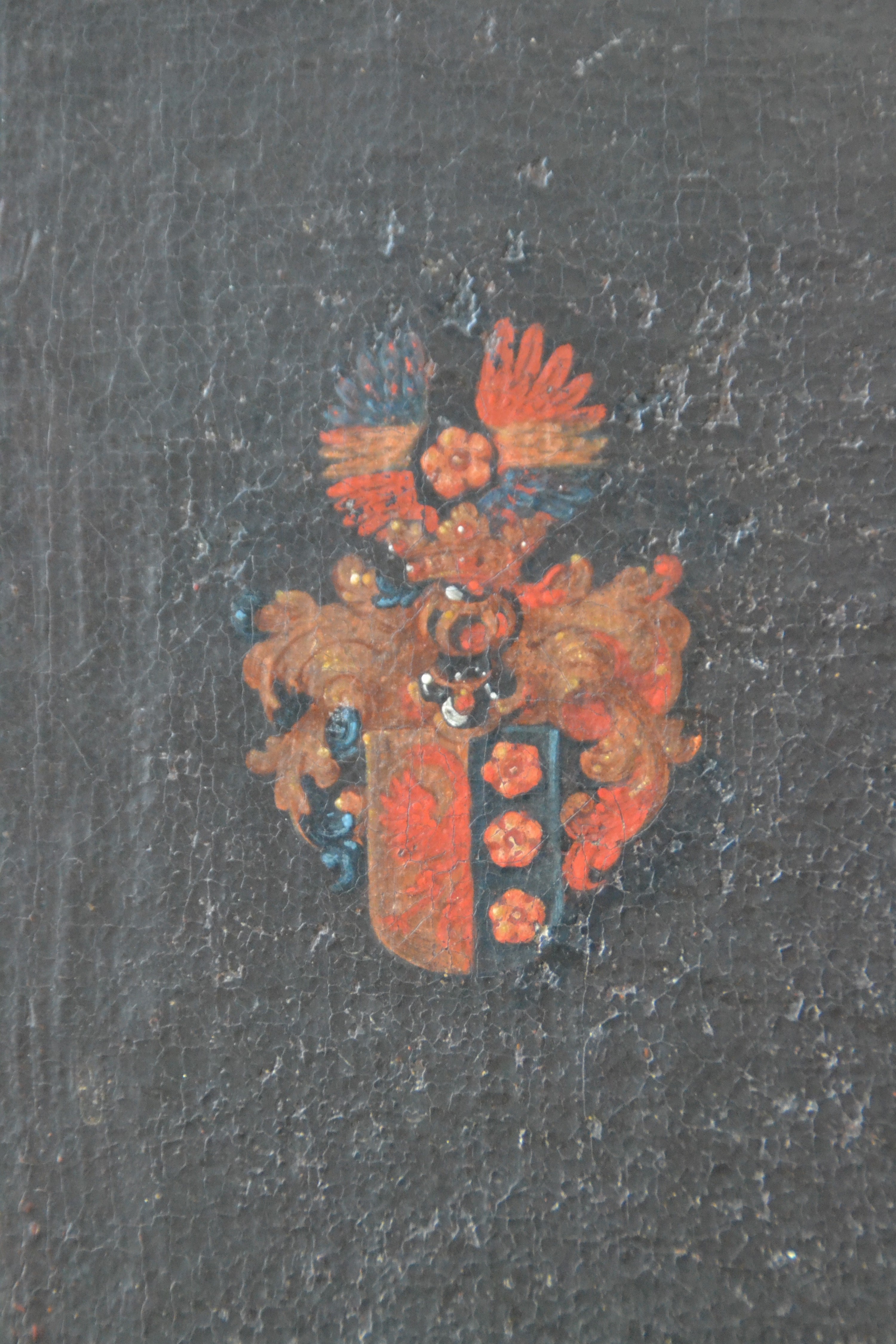 Detail b: Unbekannter Künstler des 18. Jh., Porträt eines Mannes in Rüstung mit rotem Mantel, Orden und Perücke, Öl/Lwd, auf Holz doubliert, restauriert, ...