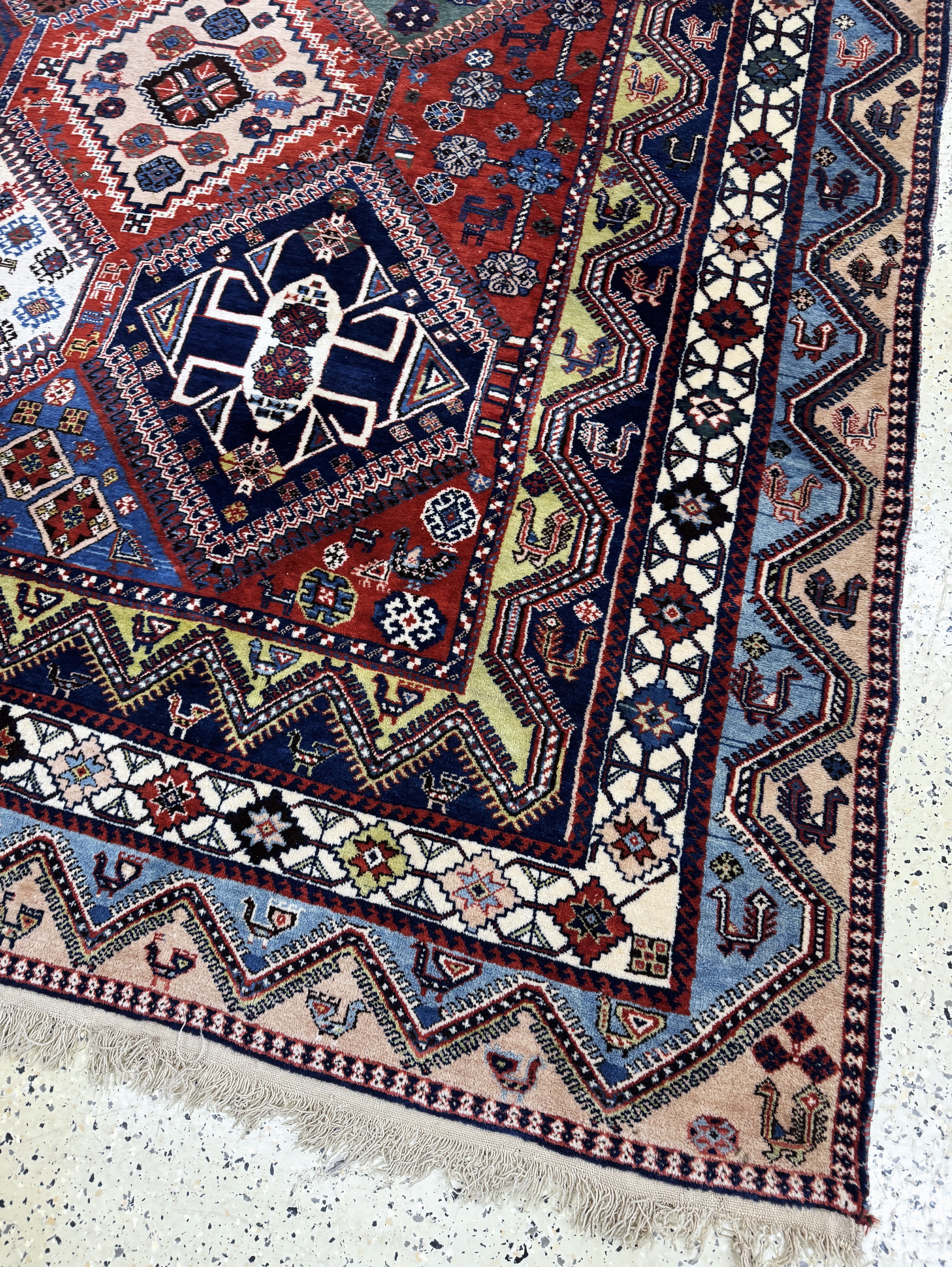 Detail a: Yalameh, Persien, Mitte 20.Jhd., Wolle auf Wolle, ca. 407 x 325 cm, EHZ: 2-3