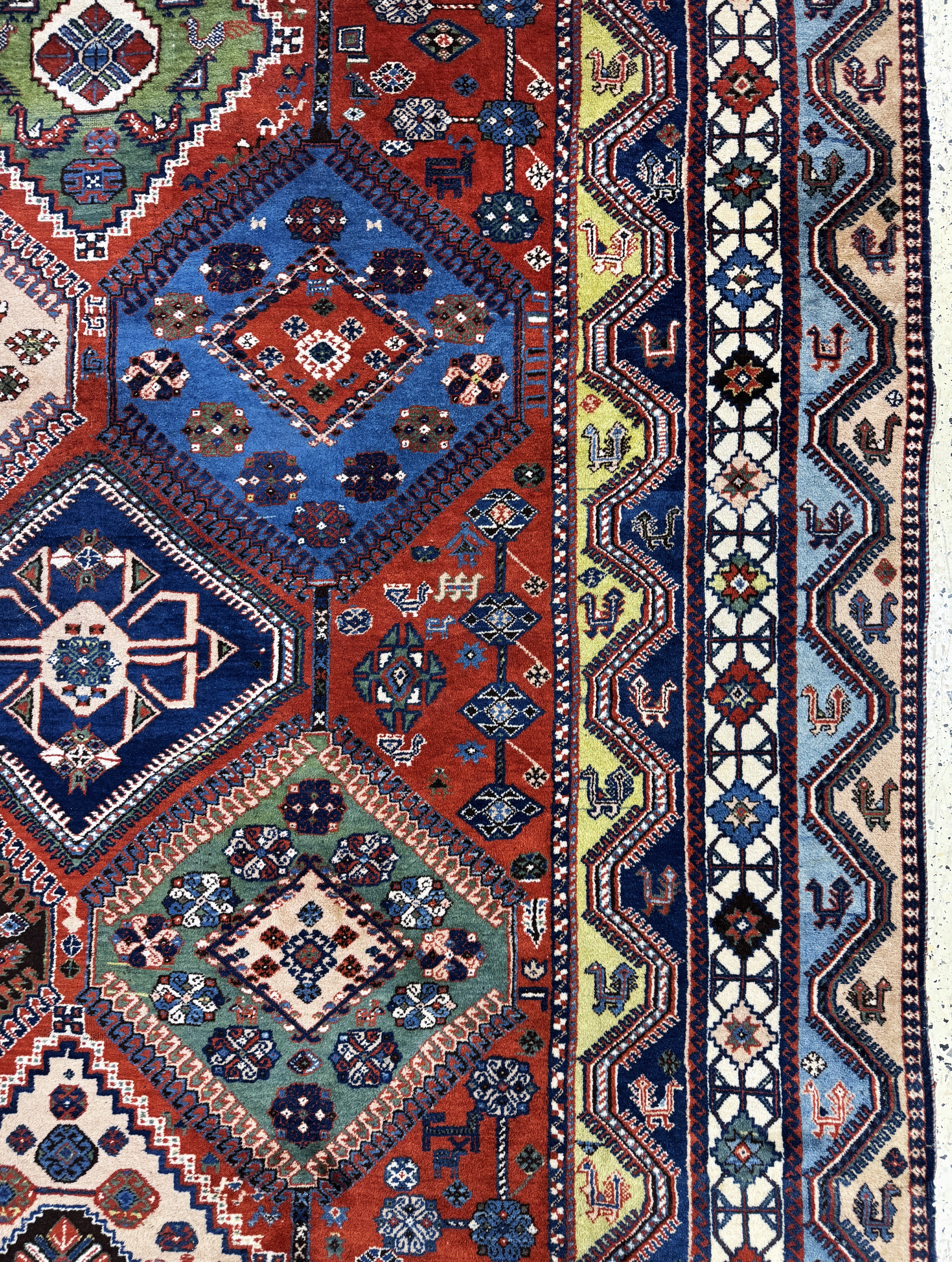 Detail f: Yalameh, Persien, Mitte 20.Jhd., Wolle auf Wolle, ca. 407 x 325 cm, EHZ: 2-3