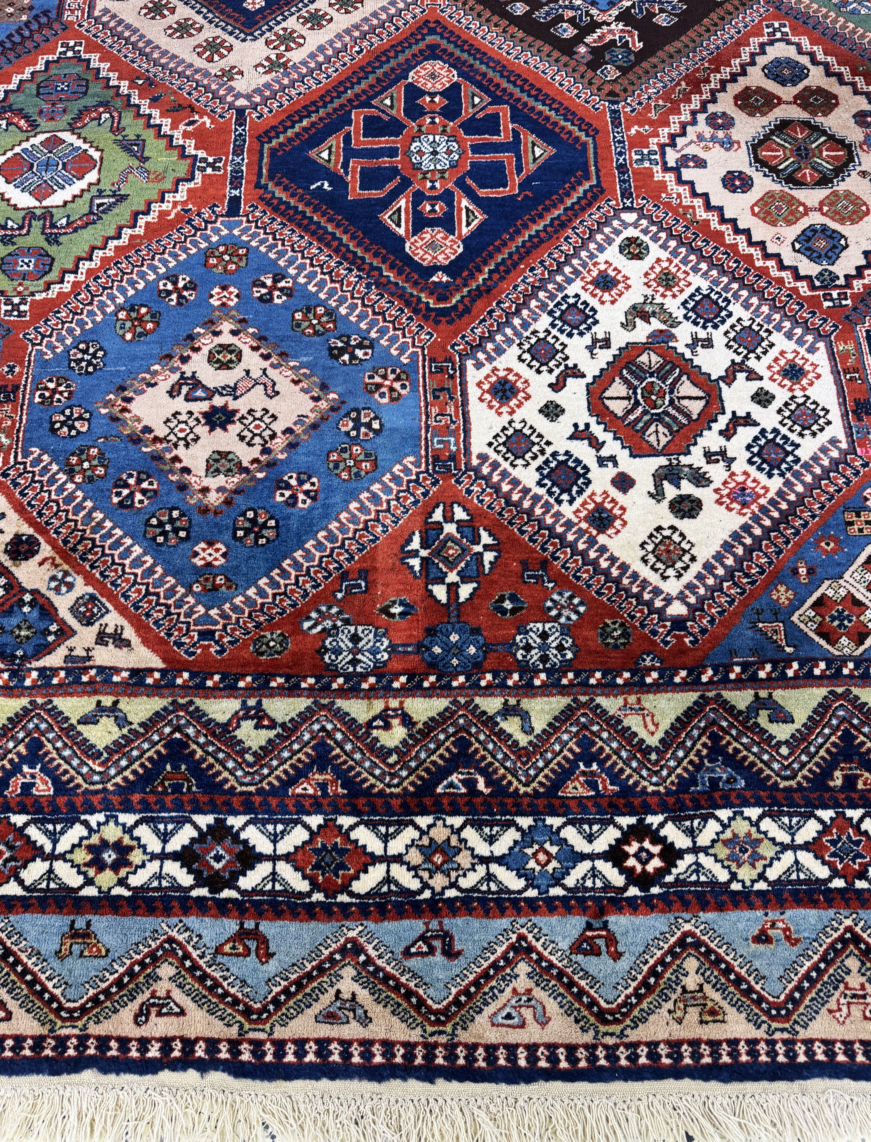 Detail h: Yalameh, Persien, Mitte 20.Jhd., Wolle auf Wolle, ca. 407 x 325 cm, EHZ: 2-3