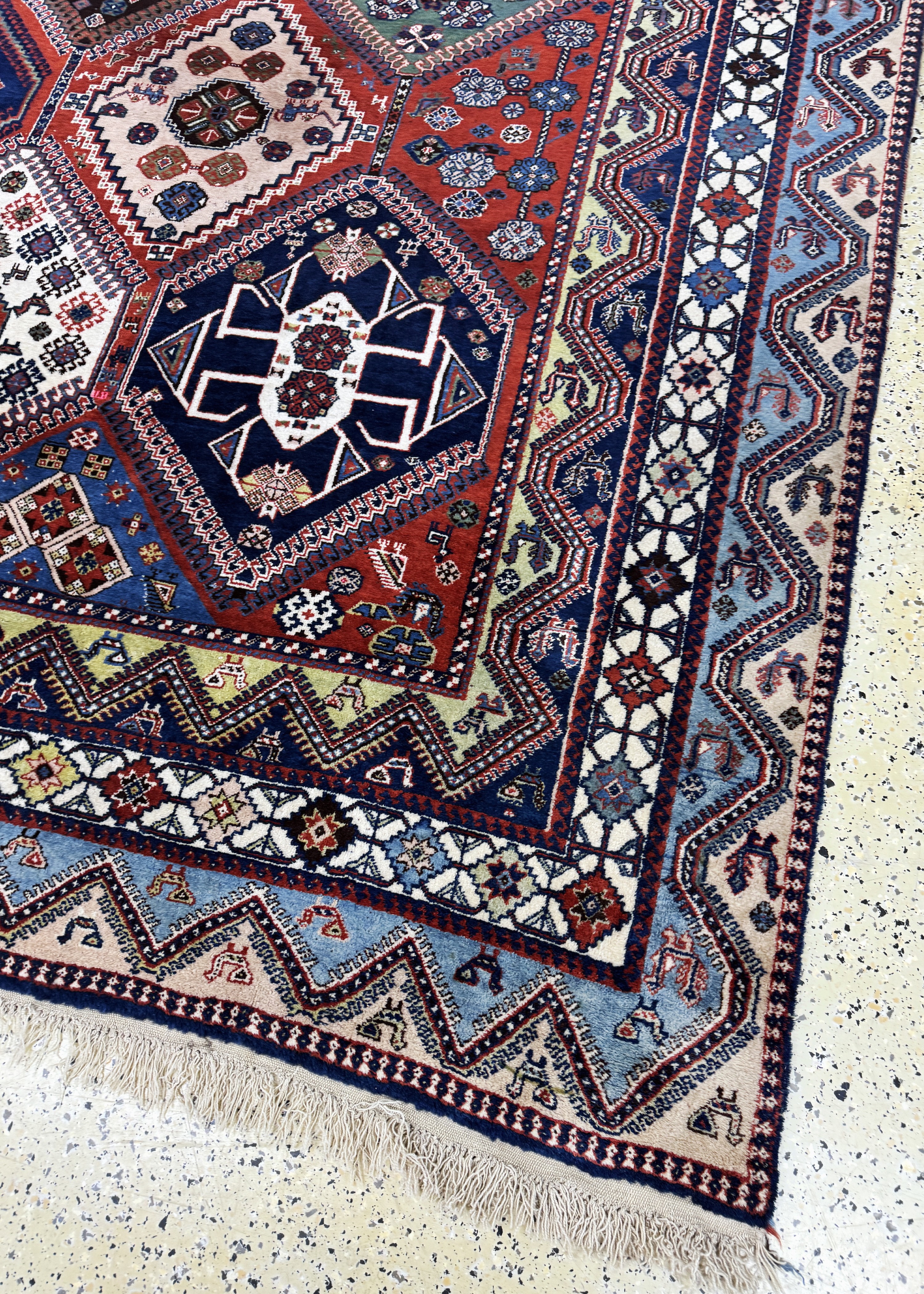 Detail i: Yalameh, Persien, Mitte 20.Jhd., Wolle auf Wolle, ca. 407 x 325 cm, EHZ: 2-3