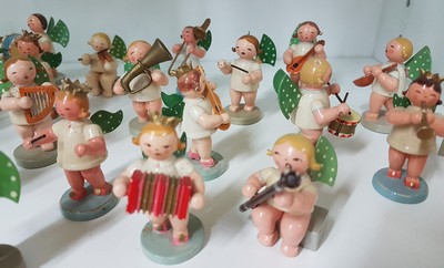 27057017b - Angel chapel, Erzgebirge, 20th century, 24 figures, colorfully painted wood, green wings ...