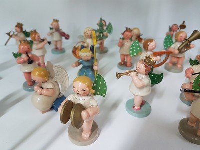 27057017d - Angel chapel, Erzgebirge, 20th century, 24 figures, colorfully painted wood, green wings ...