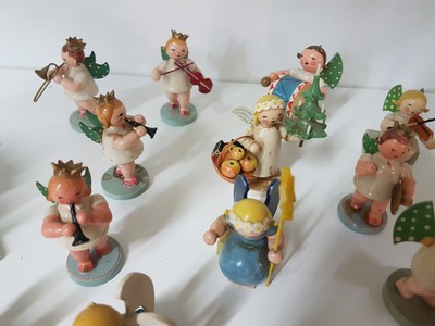 27057017g - Angel chapel, Erzgebirge, 20th century, 24 figures, colorfully painted wood, green wings ...