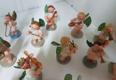 27057017i - Angel chapel, Erzgebirge, 20th century, 24 figures, colorfully painted wood, green wings ...