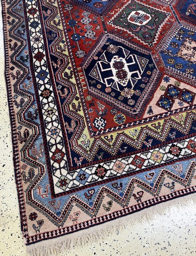 27057094c - Yalameh, Persien, Mitte 20.Jhd., Wolle auf Wolle, ca. 407 x 325 cm, EHZ: 2-3 ...