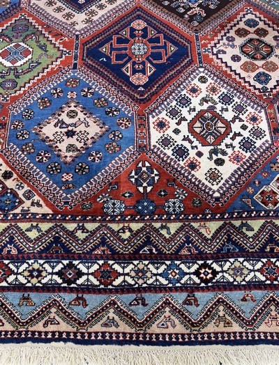 27057094h - Yalameh, Persien, Mitte 20.Jhd., Wolle auf Wolle, ca. 407 x 325 cm, EHZ: 2-3 ...