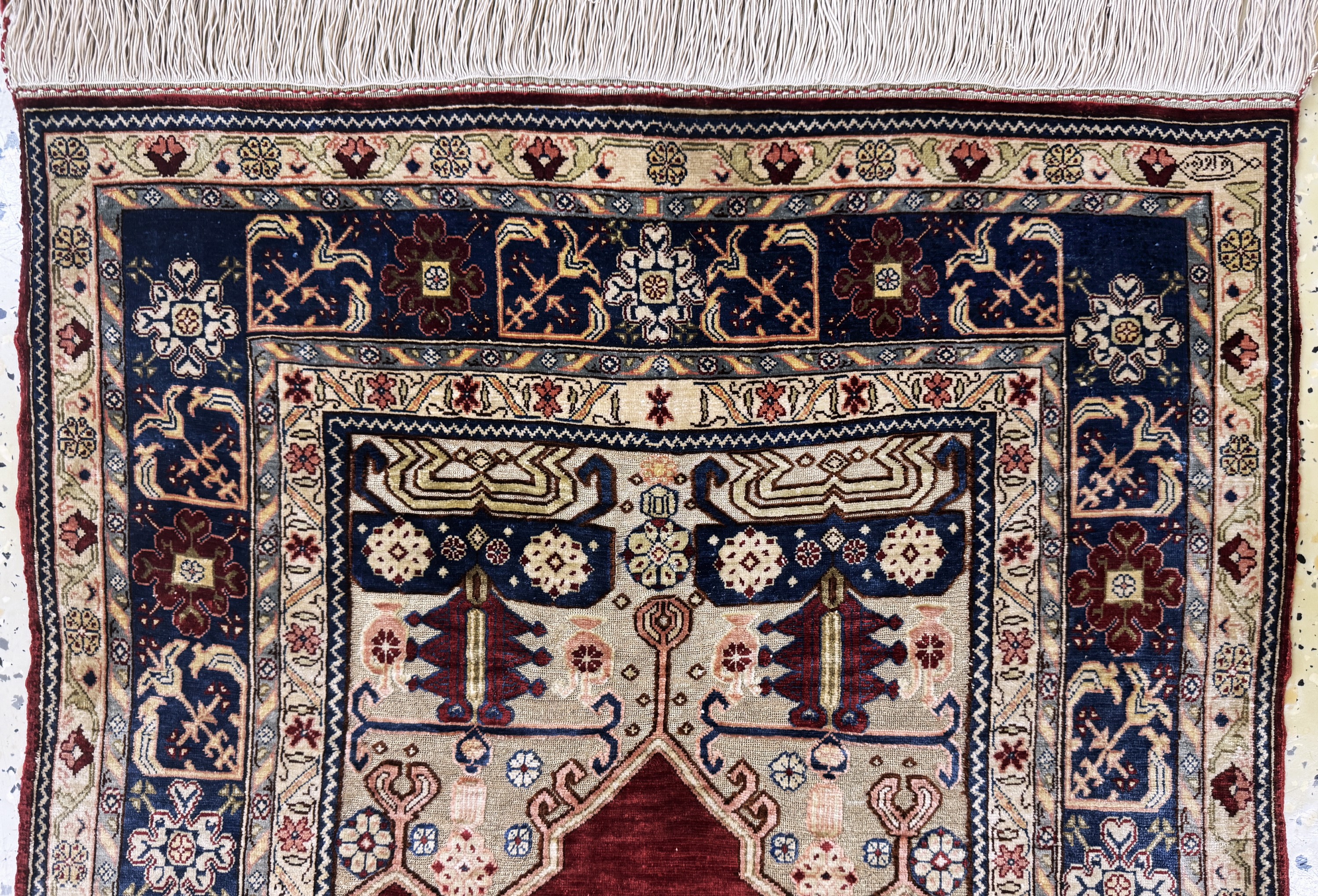 Detail a: Hereke Seide fein signiert, Türkei, Mitte 20.Jhd, reine Naturseide"Metallbroschiert", ca. 95 x 62 cm, ca. 1 Mio Kn/qm, EHZ: 2
