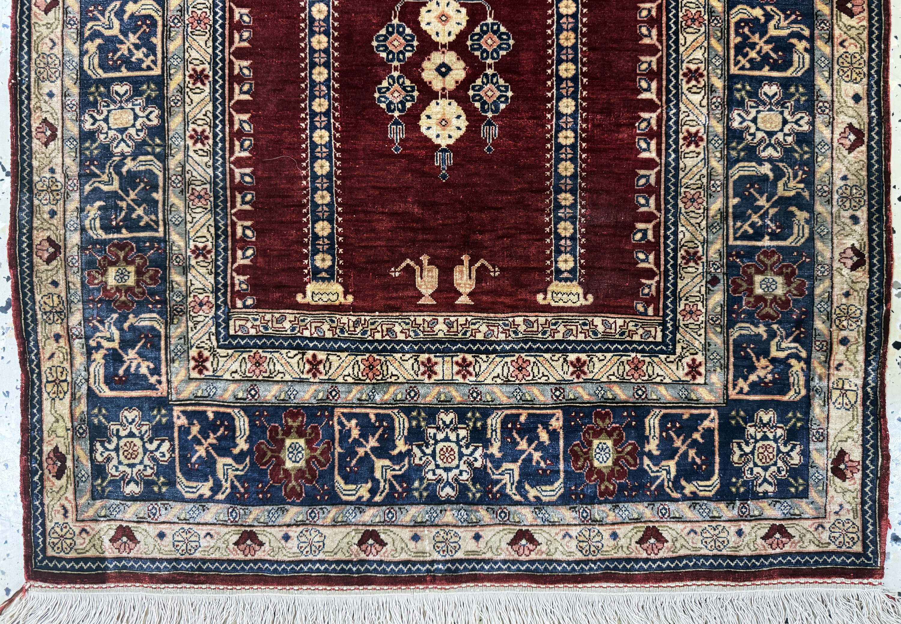 Detail b: Hereke Seide fein signiert, Türkei, Mitte 20.Jhd, reine Naturseide"Metallbroschiert", ca. 95 x 62 cm, ca. 1 Mio Kn/qm, EHZ: 2