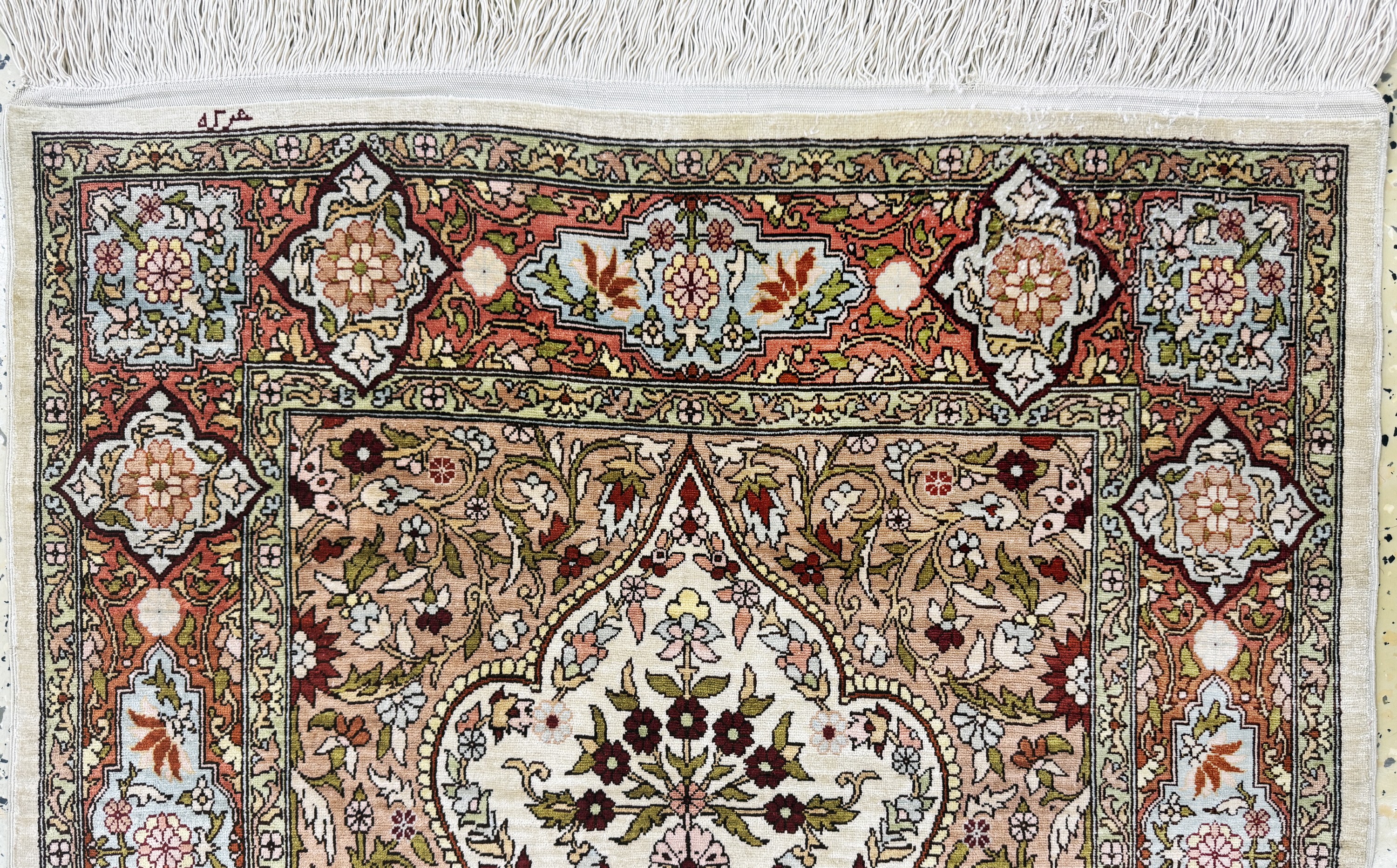 Detail a: Hereke Seide fein signiert, Türkei, Ende 20.Jhd, reine Naturseide, ca. 110 x 70 cm, EHZ: 2