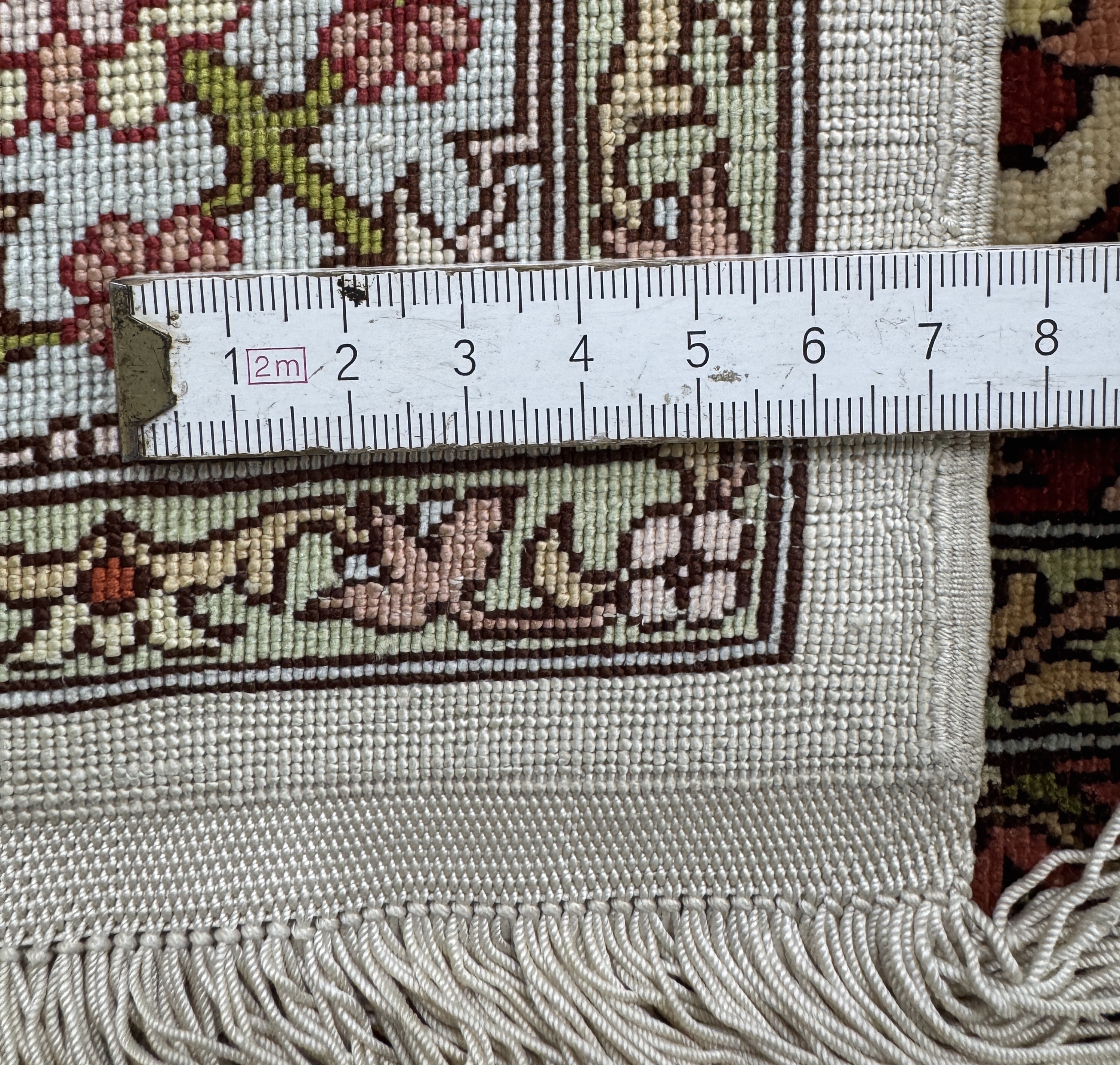 Detail e: Hereke Seide fein signiert, Türkei, Ende 20.Jhd, reine Naturseide, ca. 110 x 70 cm, EHZ: 2