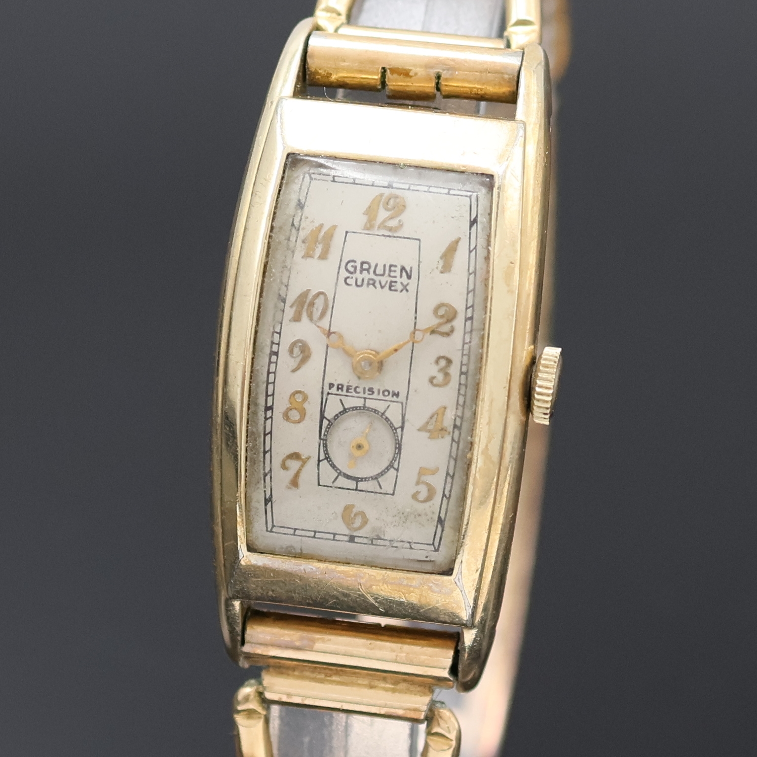 Detail a: GRUEN Curvex Precision Gold filled Armbanduhr, Schweiz für USA um 1940, Handaufzug, in sich gewölbtes Geh., neutr. Goldfilled Band, Boden aufgedr., ...