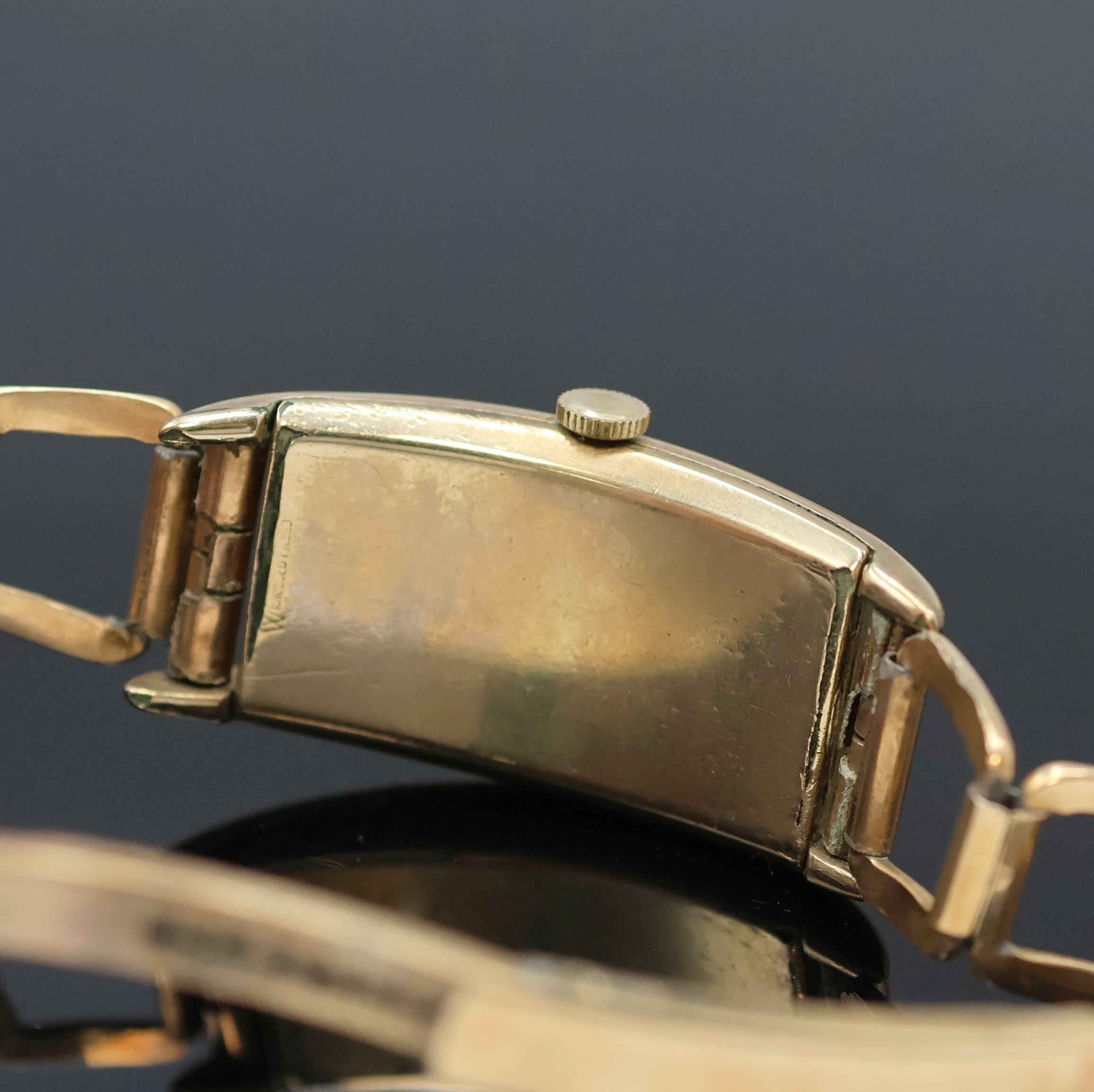 Detail e: GRUEN Curvex Precision Gold filled Armbanduhr, Schweiz für USA um 1940, Handaufzug, in sich gewölbtes Geh., neutr. Goldfilled Band, Boden aufgedr., ...