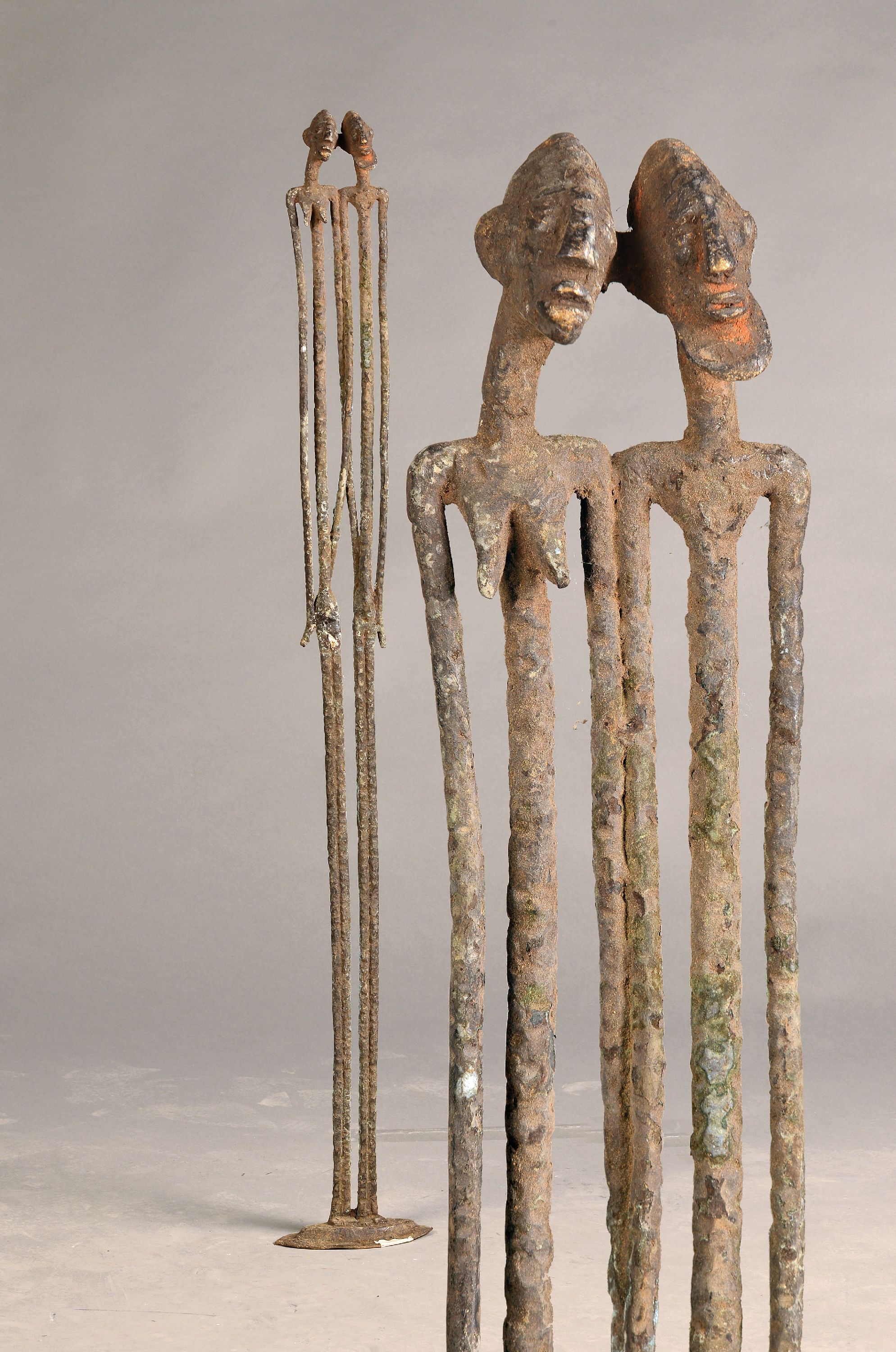 Image 27057223 - Großes Ahnenpaar/Bronzefigur, Dogon, Mali, Mitte - 2.H.20.Jh., Bronze patiniert, lang ...