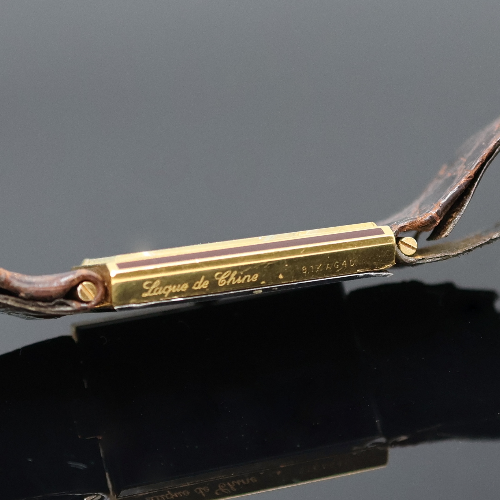 Detail d: DUPONT Designer-Herrenarmbanduhr, Frankreich / Schweiz um 1990, quarz, verg. Geh., orig. Lederband (zu ers.) m. Dornschl., Gehäuseteile mit ...