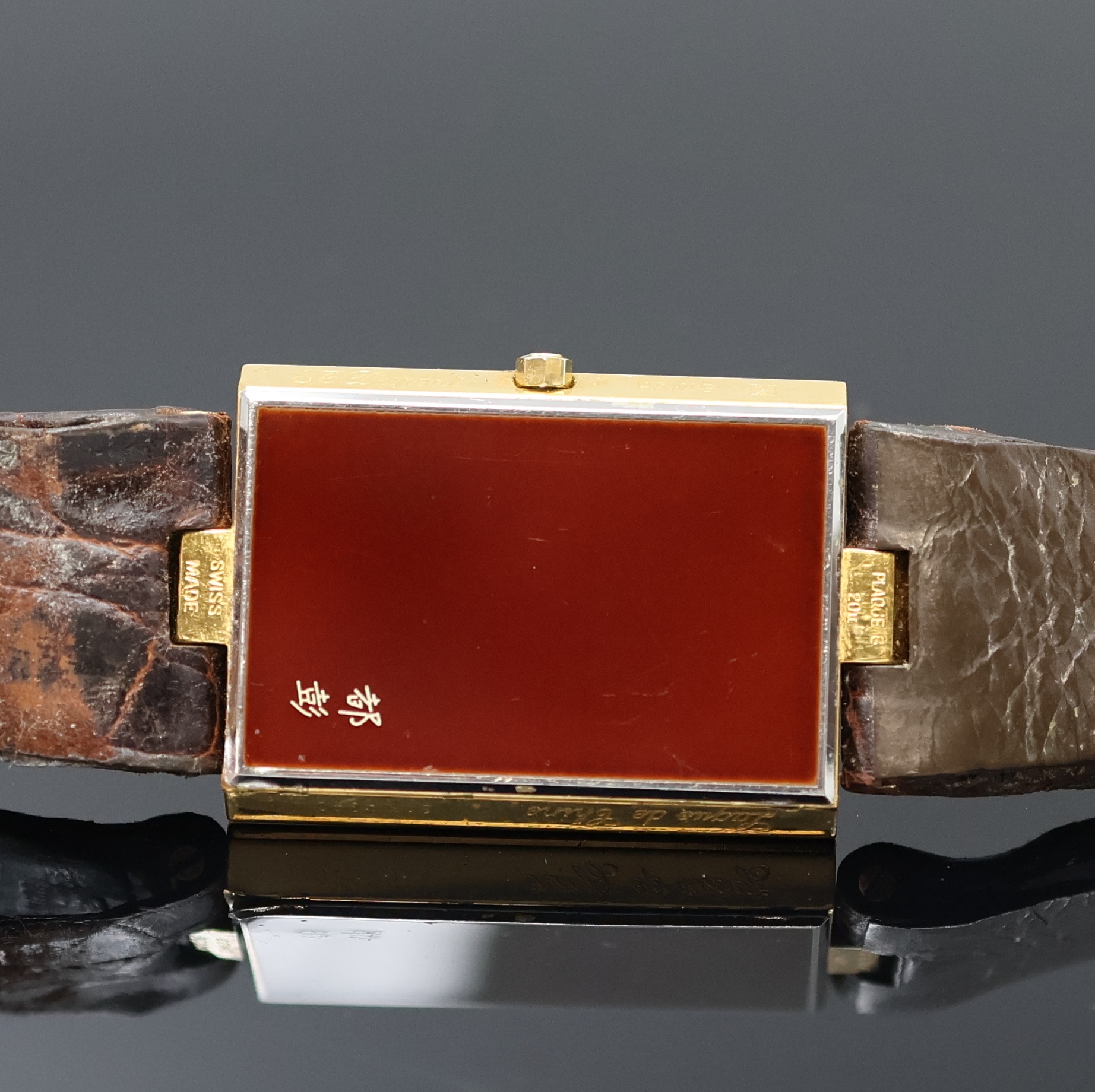 Detail e: DUPONT Designer-Herrenarmbanduhr, Frankreich / Schweiz um 1990, quarz, verg. Geh., orig. Lederband (zu ers.) m. Dornschl., Gehäuseteile mit ...